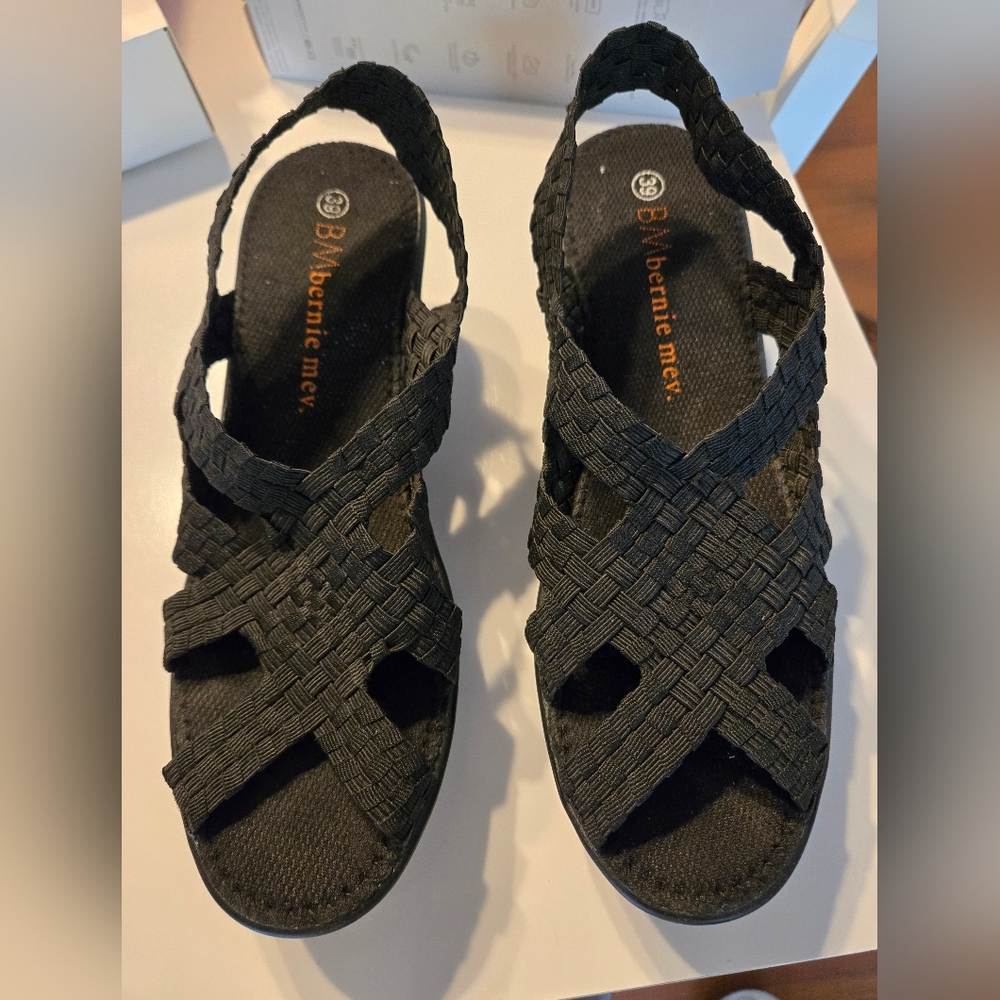 bernie mev. Women's Black Woven Sandals